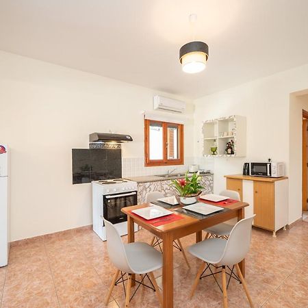 Afroditi Holiday Home - Yellow Apartment Σβορωνάτα Εξωτερικό φωτογραφία