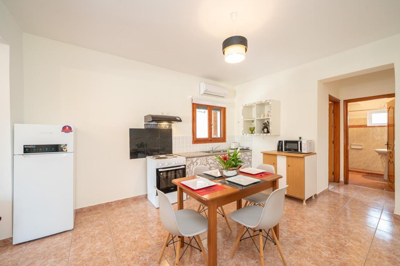 Afroditi Holiday Home - Yellow Apartment Σβορωνάτα Εξωτερικό φωτογραφία