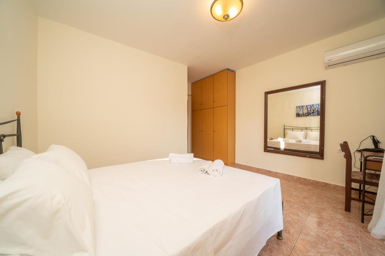 Afroditi Holiday Home - Yellow Apartment Σβορωνάτα Εξωτερικό φωτογραφία