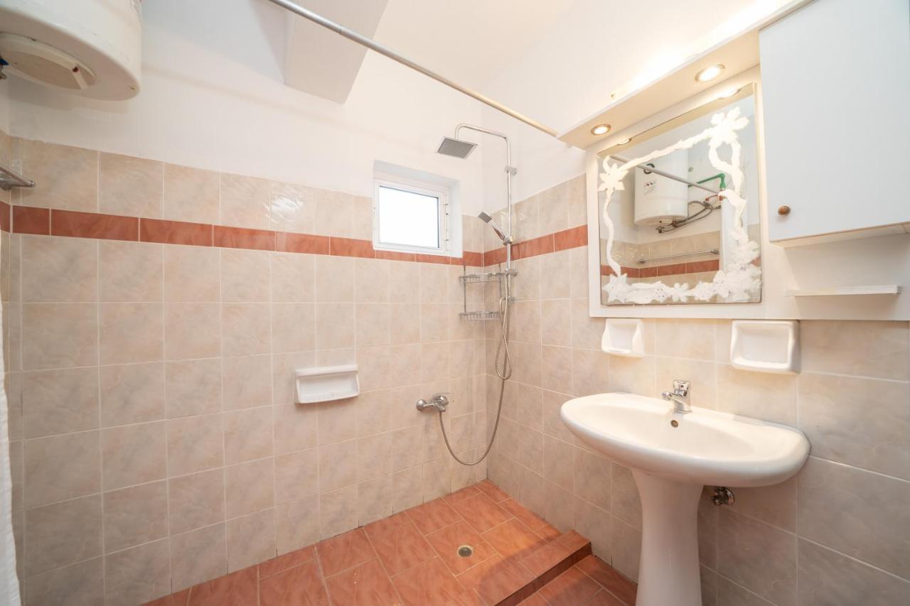 Afroditi Holiday Home - Yellow Apartment Σβορωνάτα Εξωτερικό φωτογραφία